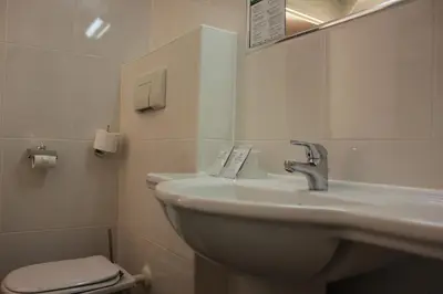 Salle de bains dans l'établissement Hotel Imperial Paris