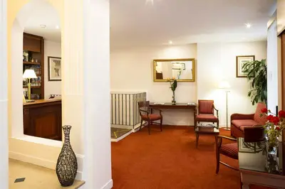 Coin salon dans l'établissement Hotel Imperial Paris