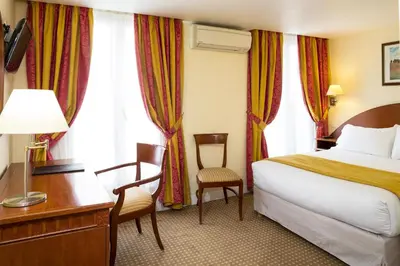 Un ou plusieurs lits dans un hébergement de l'établissement Hotel Imperial Paris