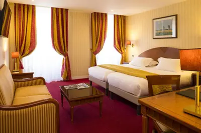 Un ou plusieurs lits dans un hébergement de l'établissement Hotel Imperial Paris