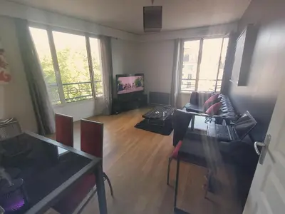 Télévision ou salle de divertissement dans l'établissement Mimi - Pigalle - Montmartre - Artist's World