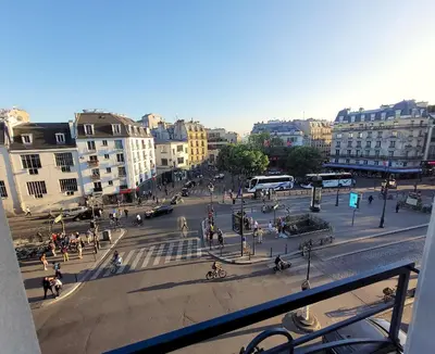 Vue générale sur Paris ou vue de la ville depuis l'appartement