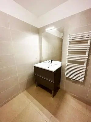 Salle de bains dans l'établissement Charme Parisien neuf et cosy