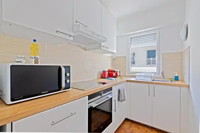Cuisine ou kitchenette dans l'établissement Appartement Quartier Luxembourg Free Netflix