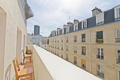 Balcon ou terrasse dans l'établissement Appartement Quartier Luxembourg Free Netflix