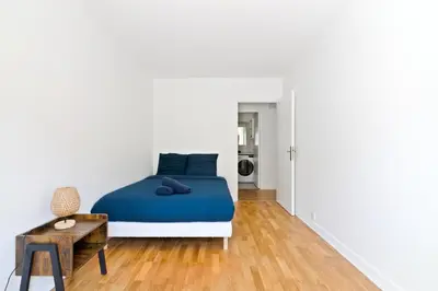 Un ou plusieurs lits dans un hébergement de l'établissement Appartement Quartier Luxembourg Free Netflix