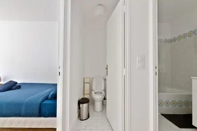 Salle de bains dans l'établissement Appartement Quartier Luxembourg Free Netflix