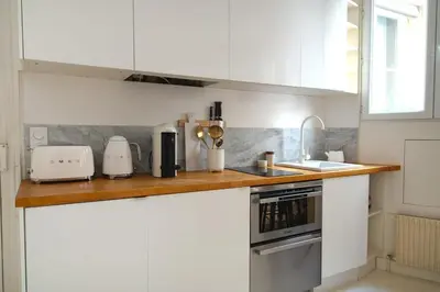 Cuisine ou kitchenette dans l'établissement Le Plaisir du Pantheon