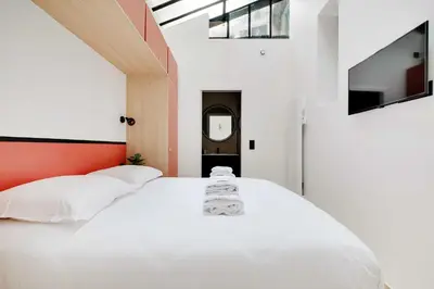 Un ou plusieurs lits dans un hébergement de l'établissement Elegant apartment - 3BR-7P - Moulin Rouge
