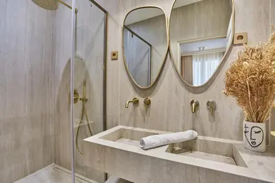 Salle de bains dans l'établissement Residence in the Marais with Air-conditioned by Studioprestige