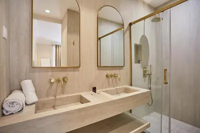 Salle de bains dans l'établissement Residence in the Marais with Air-conditioned by Studioprestige