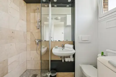 Salle de bains dans l'établissement Appartement Cosy - 59 Rue Froidevaux Paris Montparnasse