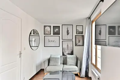 Coin salon dans l'établissement Appartement paisible et central Rivoli