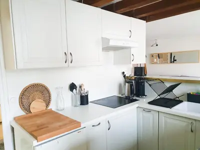 Cuisine ou kitchenette dans l'établissement EXIGEHOME - Beau duplex-15 min Paris/La Défense/Champs Elysées