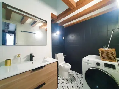 Salle de bains dans l'établissement EXIGEHOME - Beau duplex-15 min Paris/La Défense/Champs Elysées