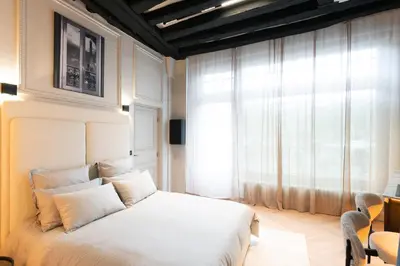 Plan de l'établissement SAINT-LOUIS APARTMENT - LUXURY HIGH END RENOVATED Apartment - HEART OF LE MARAIS - HOTEL DE VILLE