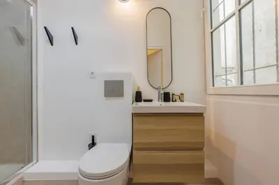 Salle de bains dans l'établissement Cosy apartment - 1BR-4P - Marais-Place des Vosges
