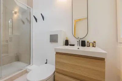 Salle de bains dans l'établissement Cosy apartment - 1BR-4P - Marais-Place des Vosges