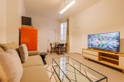 Télévision ou salle de divertissement dans l'établissement Cosy apartment - 1BR-4P - Marais-Place des Vosges