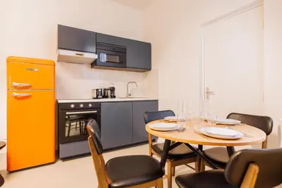 Cuisine ou kitchenette dans l'établissement Cosy apartment - 1BR-4P - Marais-Place des Vosges