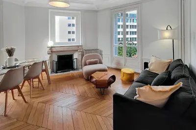 Coin salon dans l'établissement Amazing refurbished flat in Paris V