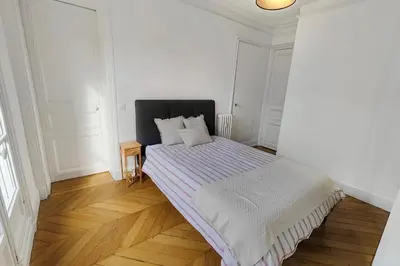Un ou plusieurs lits dans un hébergement de l'établissement Amazing refurbished flat in Paris V