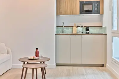 Cuisine ou kitchenette dans l'établissement Appartement au centre de Paris - Musée Grévin