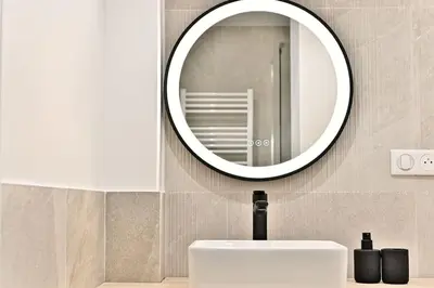 Salle de bains dans l'établissement Appartement au centre de Paris - Musée Grévin