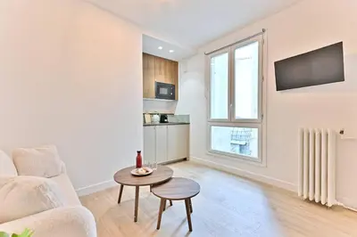 Télévision ou salle de divertissement dans l'établissement Appartement au centre de Paris - Musée Grévin