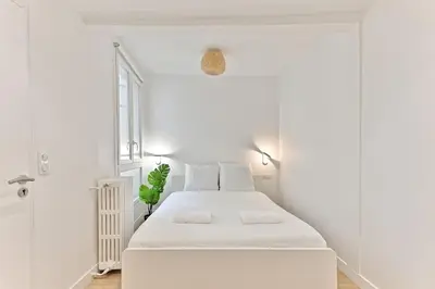 Un ou plusieurs lits dans un hébergement de l'établissement Appartement au centre de Paris - Musée Grévin