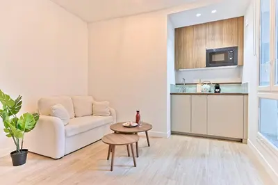 Cuisine ou kitchenette dans l'établissement Appartement au centre de Paris - Musée Grévin
