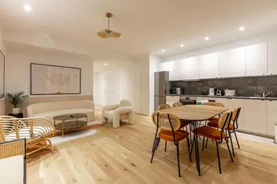 Cuisine ou kitchenette dans l'établissement Appart 6Pers#3 Bedrooms#2 Bathrooms#Paris 19