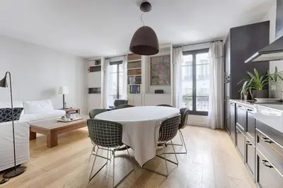Cuisine ou kitchenette dans l'établissement Trocadero/TourEiffel : havre de paix 2 Chambres