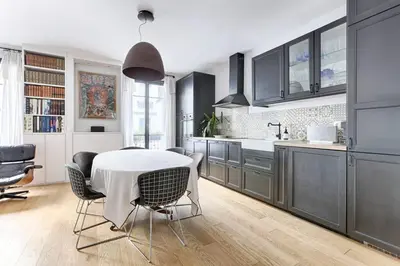 Cuisine ou kitchenette dans l'établissement Trocadero/TourEiffel : havre de paix 2 Chambres