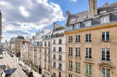 Vue générale sur Paris ou vue de la ville depuis l'appartement