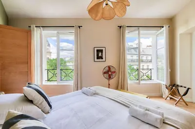 Un ou plusieurs lits dans un hébergement de l'établissement Grande terrasse, climatisation, 3 chambres, Marais