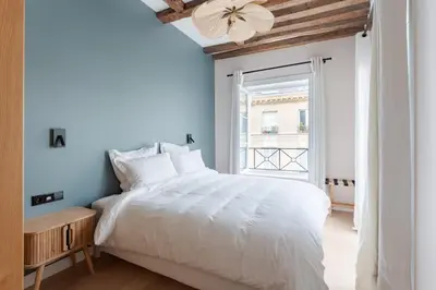 Un ou plusieurs lits dans un hébergement de l'établissement Grande terrasse, climatisation, 3 chambres, Marais