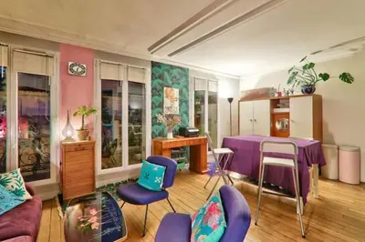 Coin salon dans l'établissement Bright Central Appartment for 3 with Balcony - PARIS 11e BASTILLE