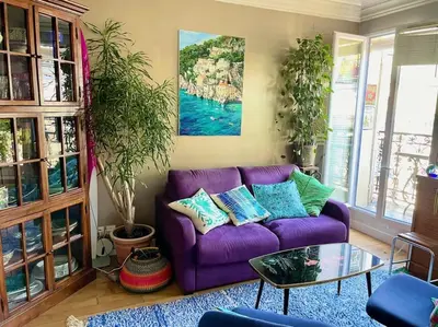 Coin salon dans l'établissement Bright Central Appartment for 3 with Balcony - PARIS 11e BASTILLE