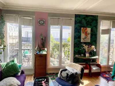 Coin salon dans l'établissement Bright Central Appartment for 3 with Balcony - PARIS 11e BASTILLE