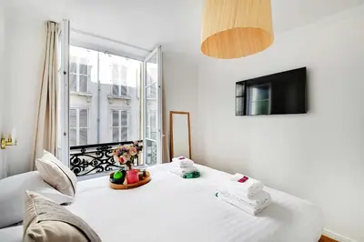 Un ou plusieurs lits dans un hébergement de l'établissement Trendy apartment - 2BR-4P - Saintonge-Le Marais