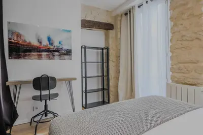 Un ou plusieurs lits dans un hébergement de l'établissement Cozy apartment - 1BR-4P - Porte Saint-Denis
