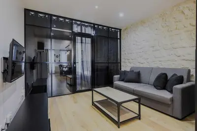 Télévision ou salle de divertissement dans l'établissement Cozy apartment - 1BR-4P - Porte Saint-Denis