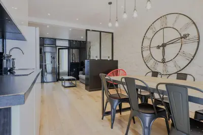 Coin salon dans l'établissement Cozy apartment - 1BR-4P - Porte Saint-Denis