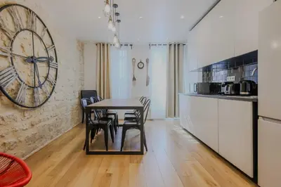 Cuisine ou kitchenette dans l'établissement Cozy apartment - 1BR-4P - Porte Saint-Denis