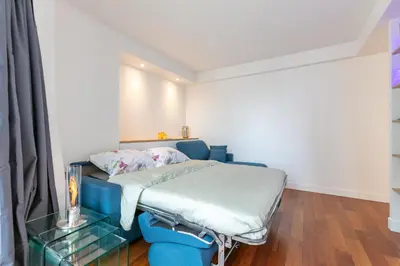 Un ou plusieurs lits dans un hébergement de l'établissement Comfortion Zaira - Suite de luxe avec vue sur la Défense
