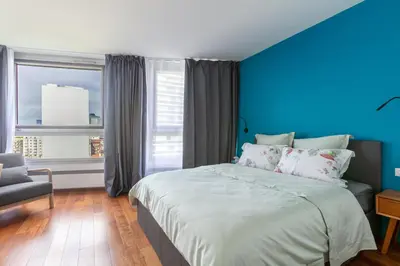 Un ou plusieurs lits dans un hébergement de l'établissement Comfortion Zaira - Suite de luxe avec vue sur la Défense
