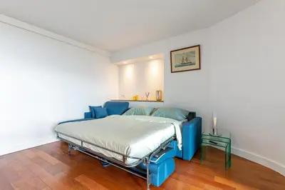 Un ou plusieurs lits dans un hébergement de l'établissement Comfortion Norma - Suite de luxe avec vue sur la Tour Eiffel