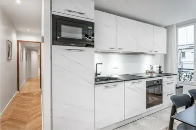 Cuisine ou kitchenette dans l'établissement Apartments Du Louvre - Le Marais