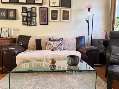 Coin salon dans l'établissement Tour Reflet Paris 15, A cozy and welcoming home, just like your own